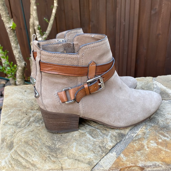 Coach Women’s Booties Block Heel Strap Ankle Boots Sz 6.5 B - Picture 9 of 16